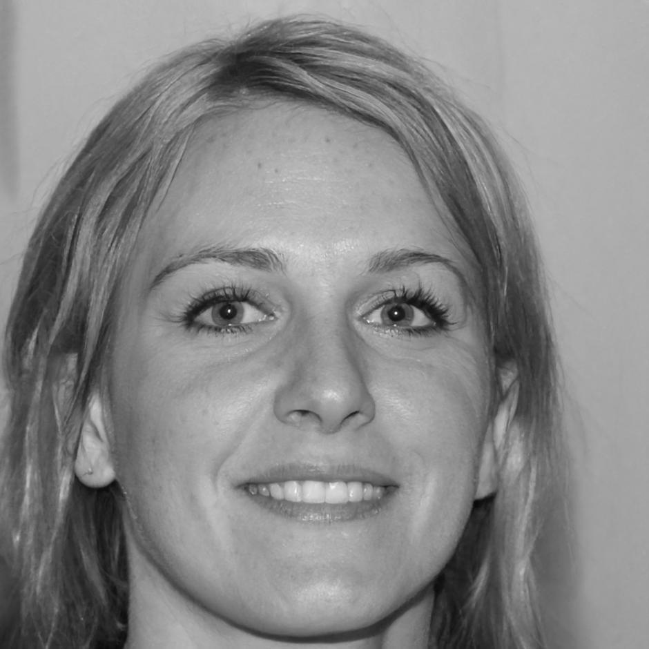 Kursleiterin Elsbeth Winkelmann mit langjähriger Erfahrung in Finanzbildung